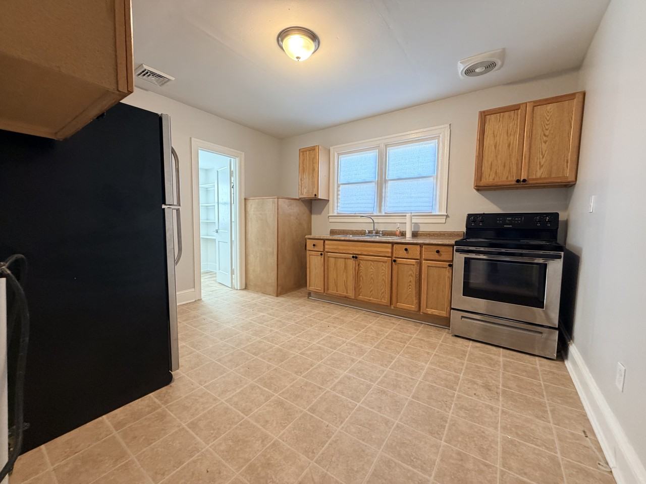 104 Sycamore St - Photo 4 of 17