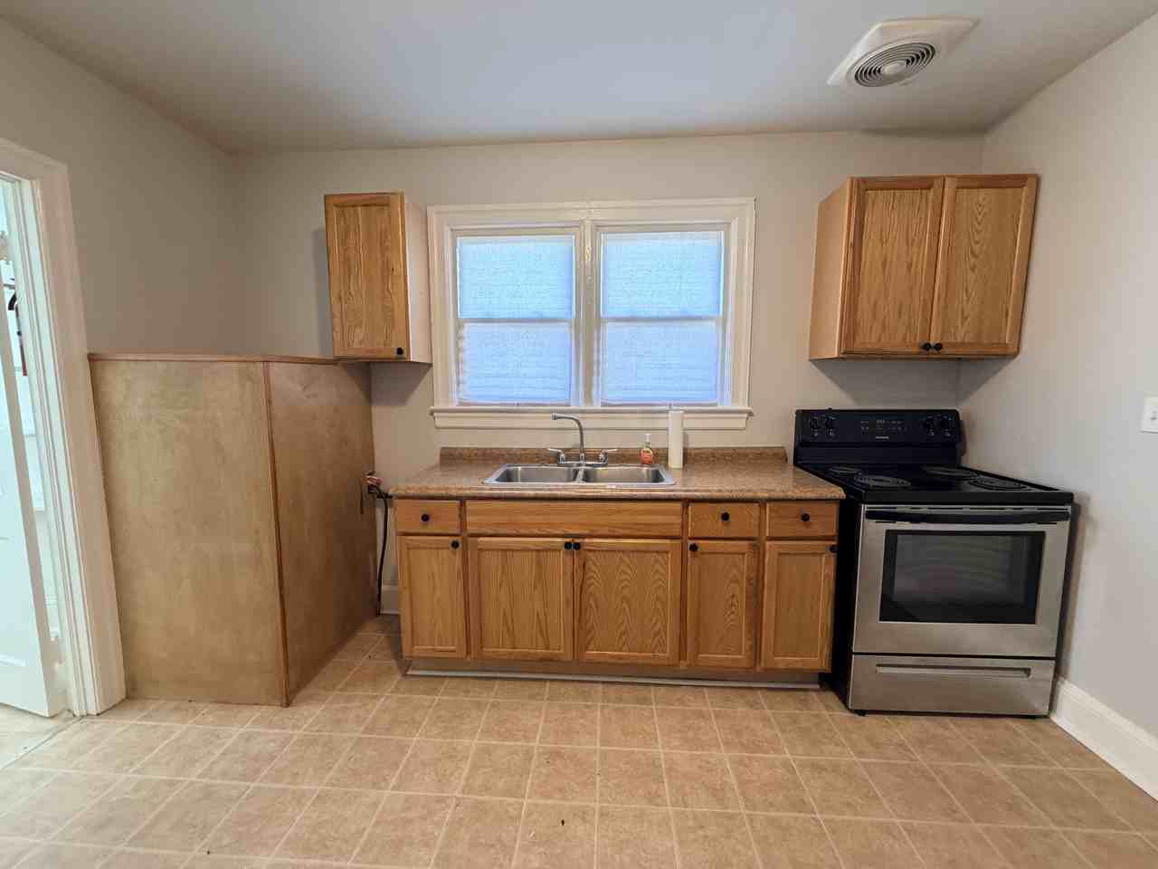 104 Sycamore St - Photo 5 of 17