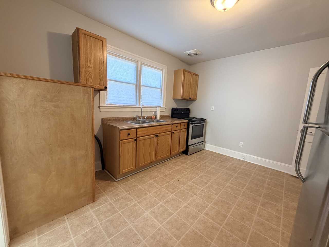 104 Sycamore St - Photo 7 of 17