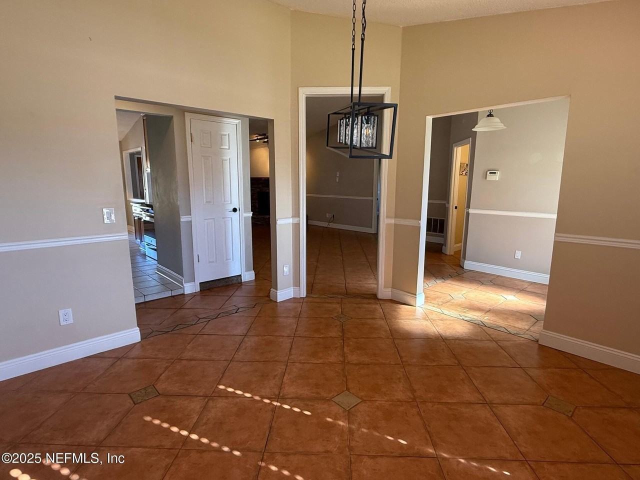 10933 Grand Trunk Ln - Photo 4 of 22