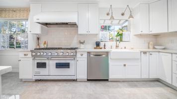 featured image of 537 University Ave