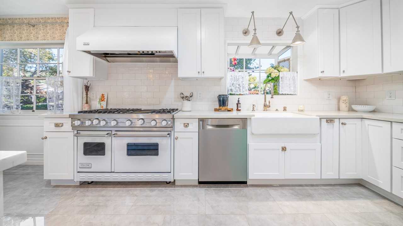 537 University Ave - Photo 2 of 45