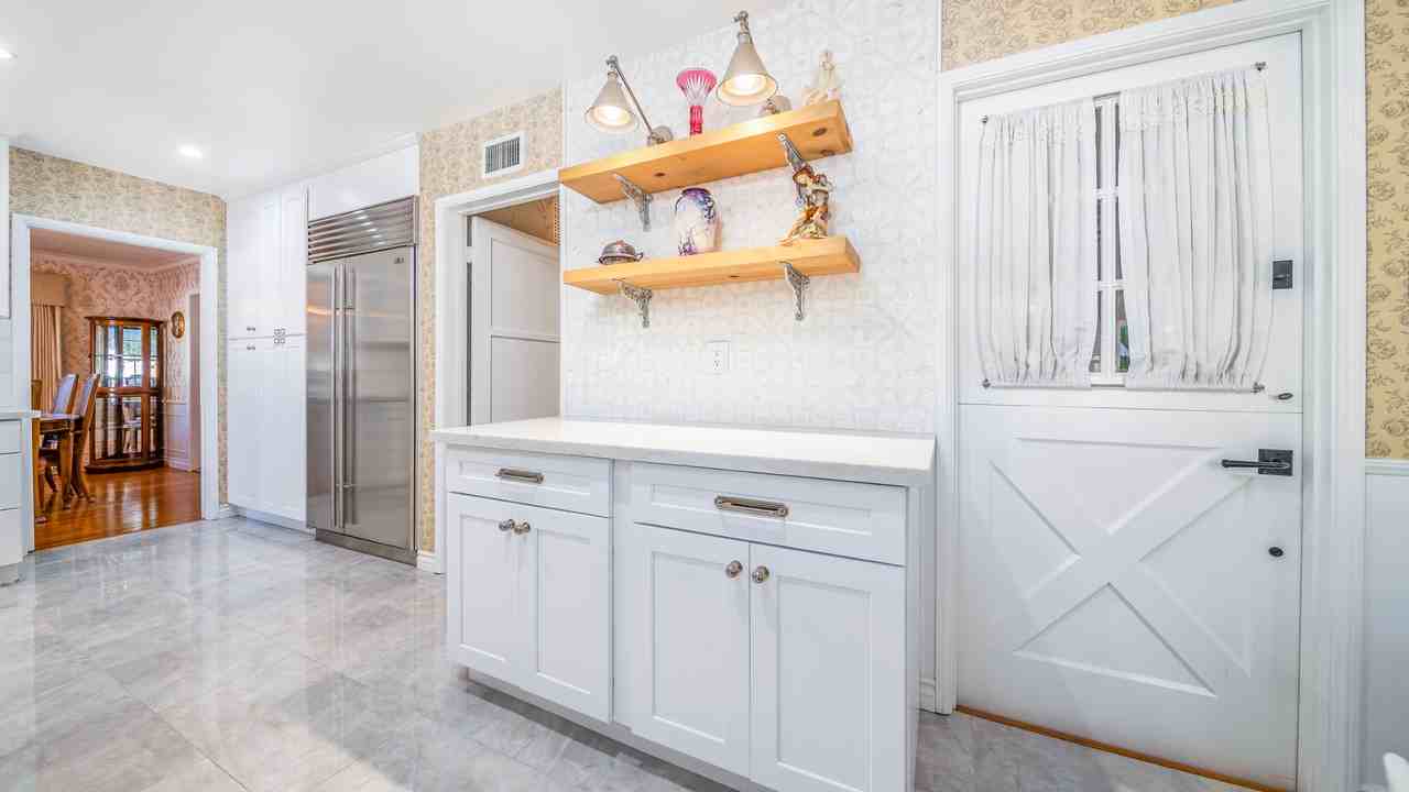 537 University Ave - Photo 6 of 45