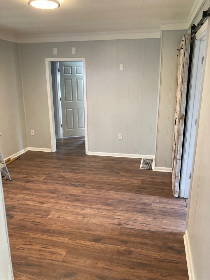 108 S Main St - Photo 7 of 20