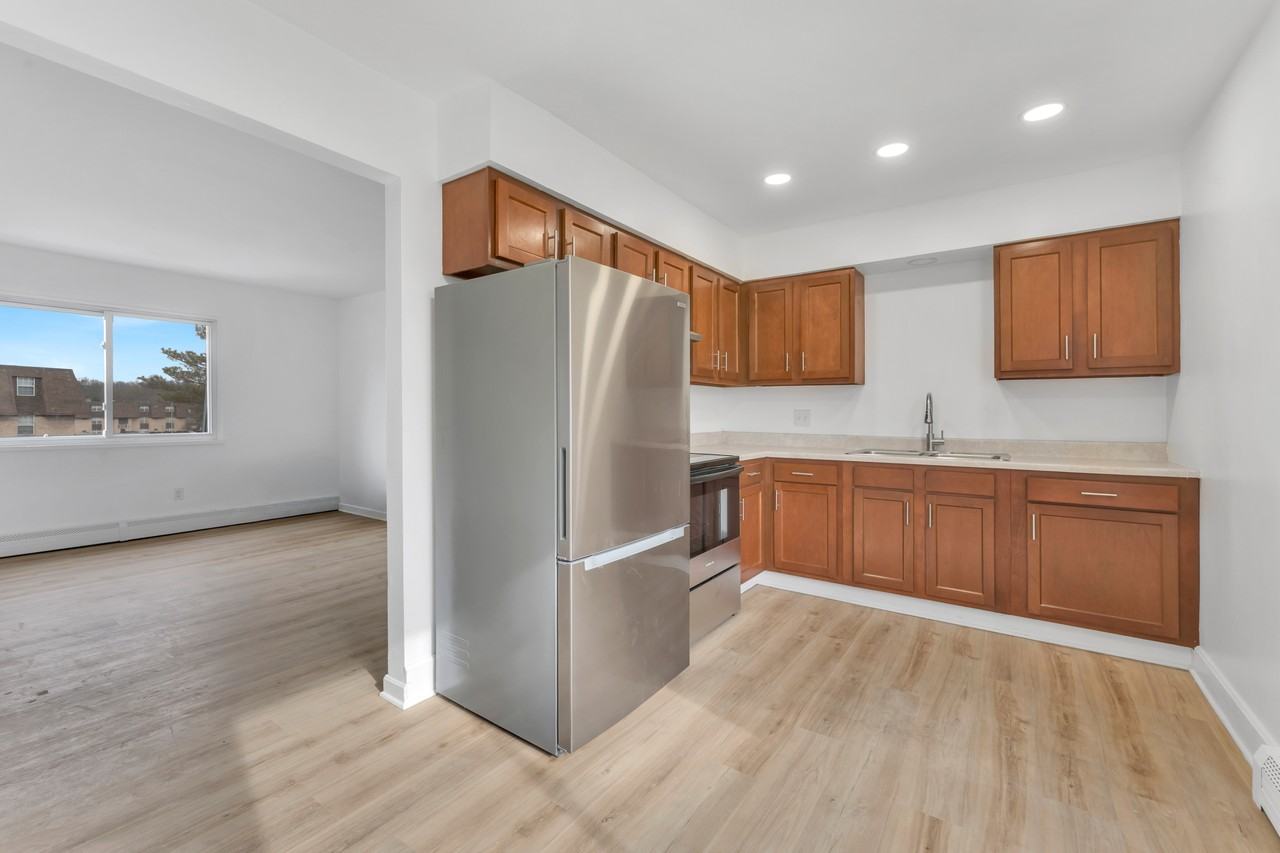 4518 Washington Square Dr - Photo 2 of 13