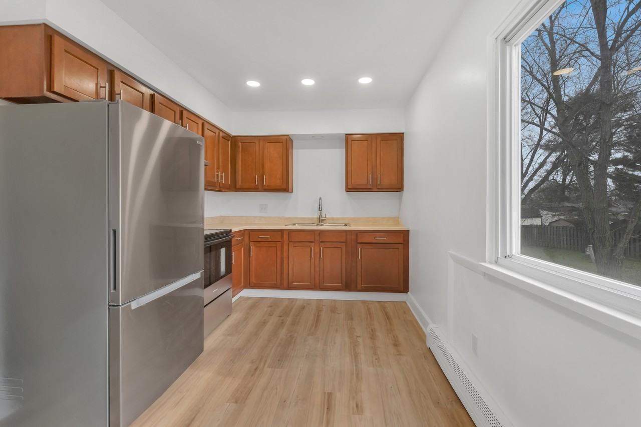 4518 Washington Square Dr - Photo 3 of 13