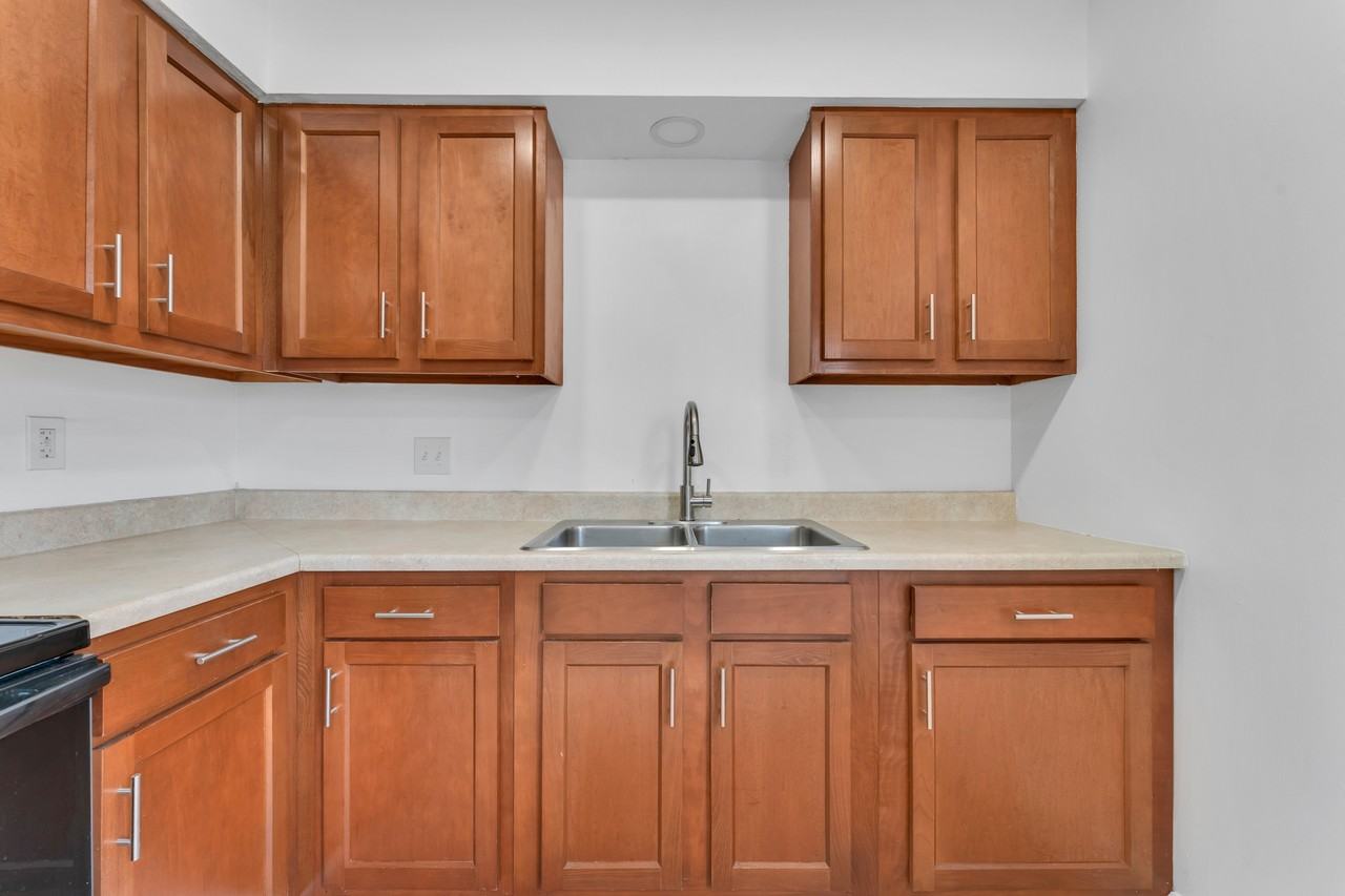 4518 Washington Square Dr - Photo 4 of 13