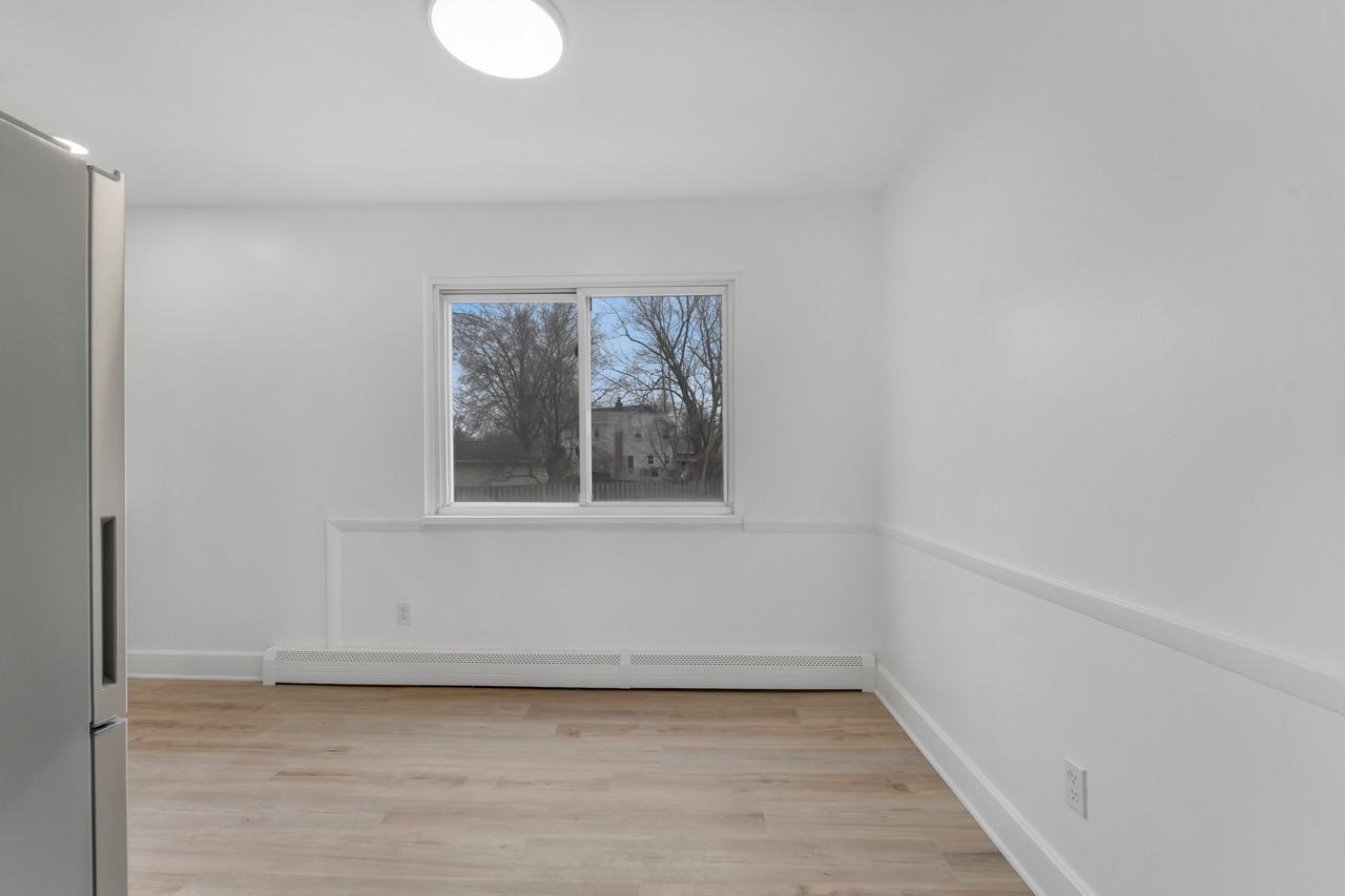 4518 Washington Square Dr - Photo 5 of 13