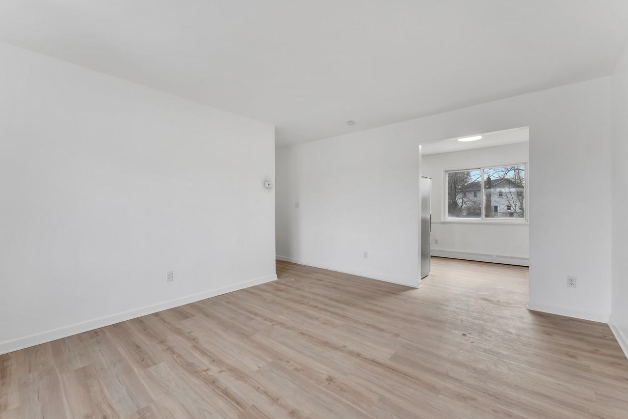 4518 Washington Square Dr - Photo 6 of 13