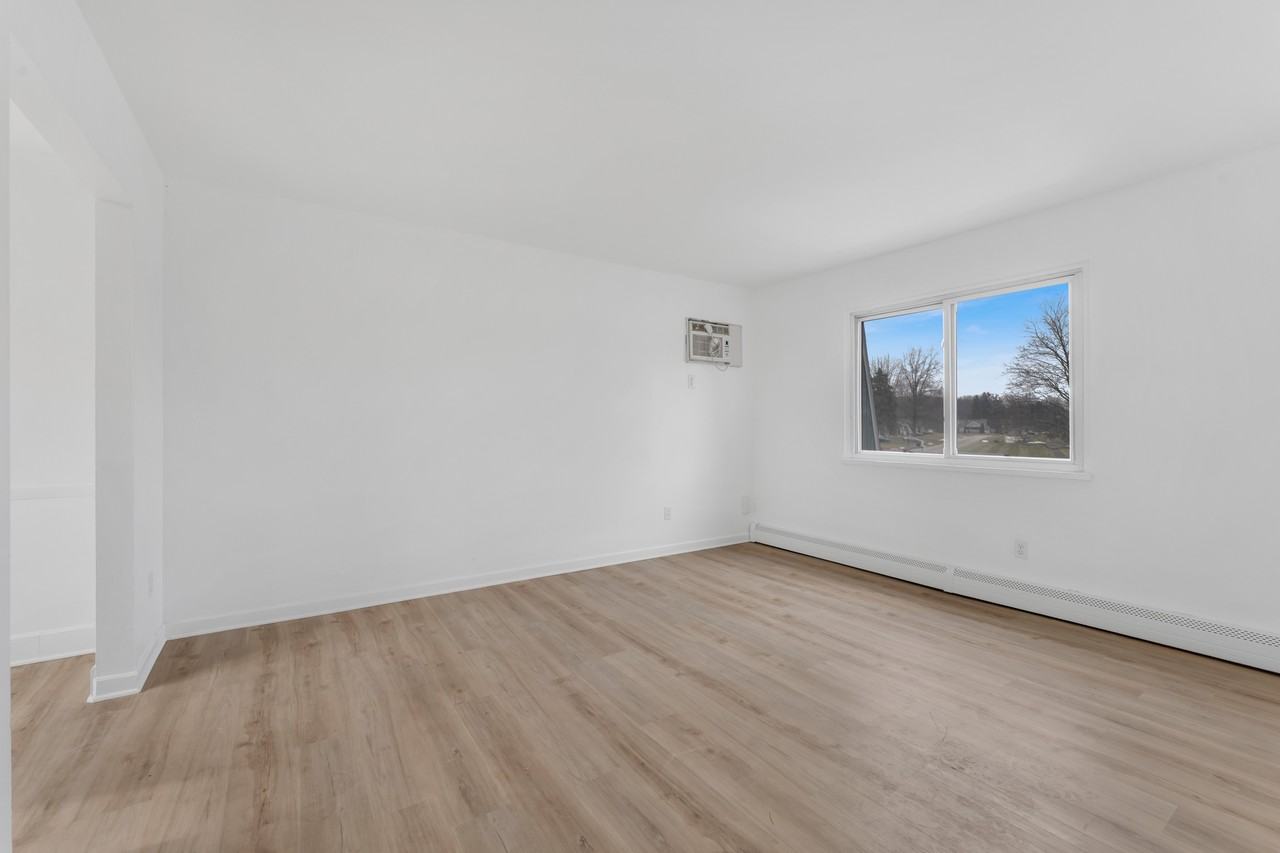 4518 Washington Square Dr - Photo 7 of 13