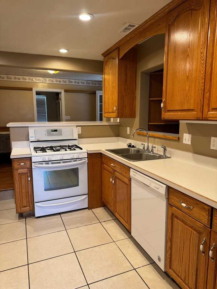 268 Sw - Photo 5 of 9