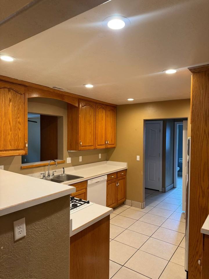 268 Sw - Photo 7 of 9