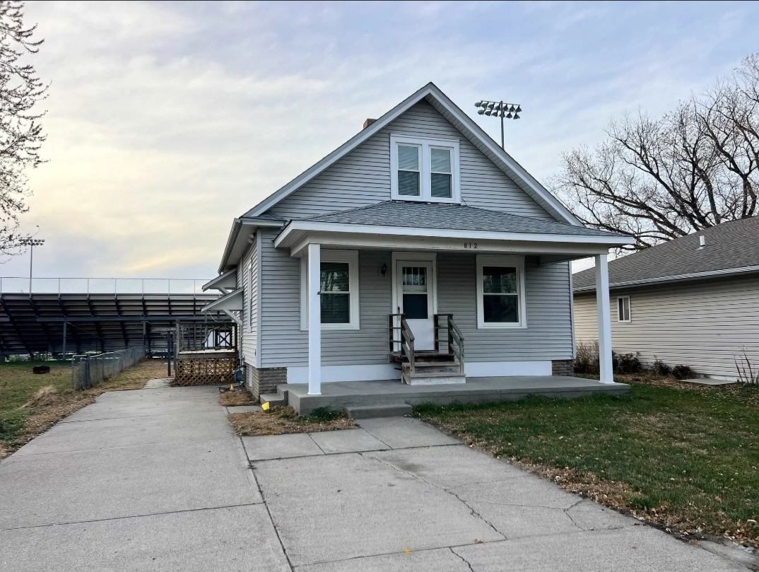 812 Logan St - Photo 2 of 21