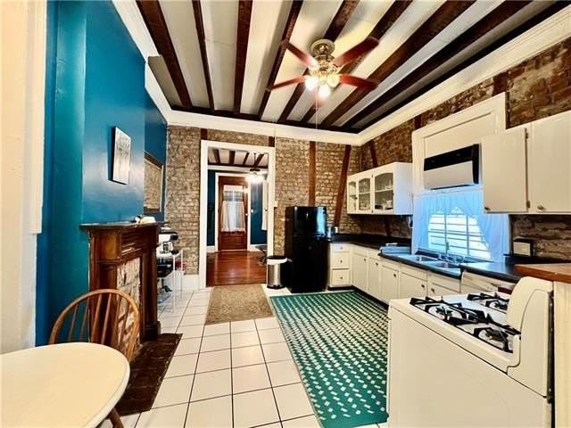 2025 Dauphine St - Photo 4 of 13