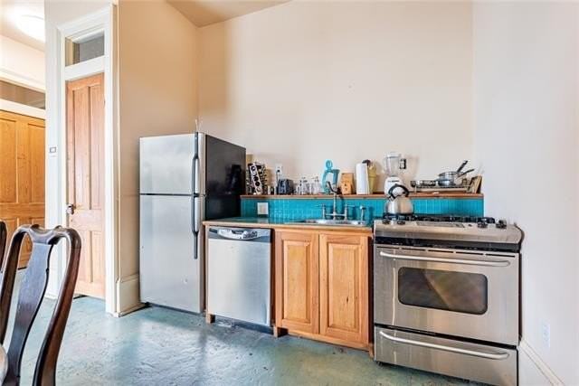 600 Marigny St - Photo 6 of 17