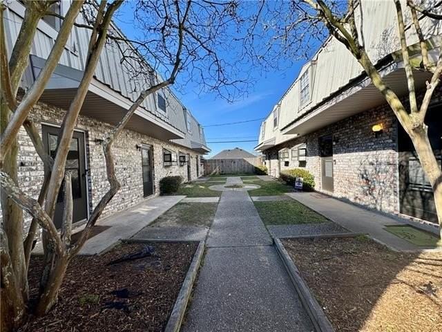 54 Carriage Ln #B - Photo 2 of 19