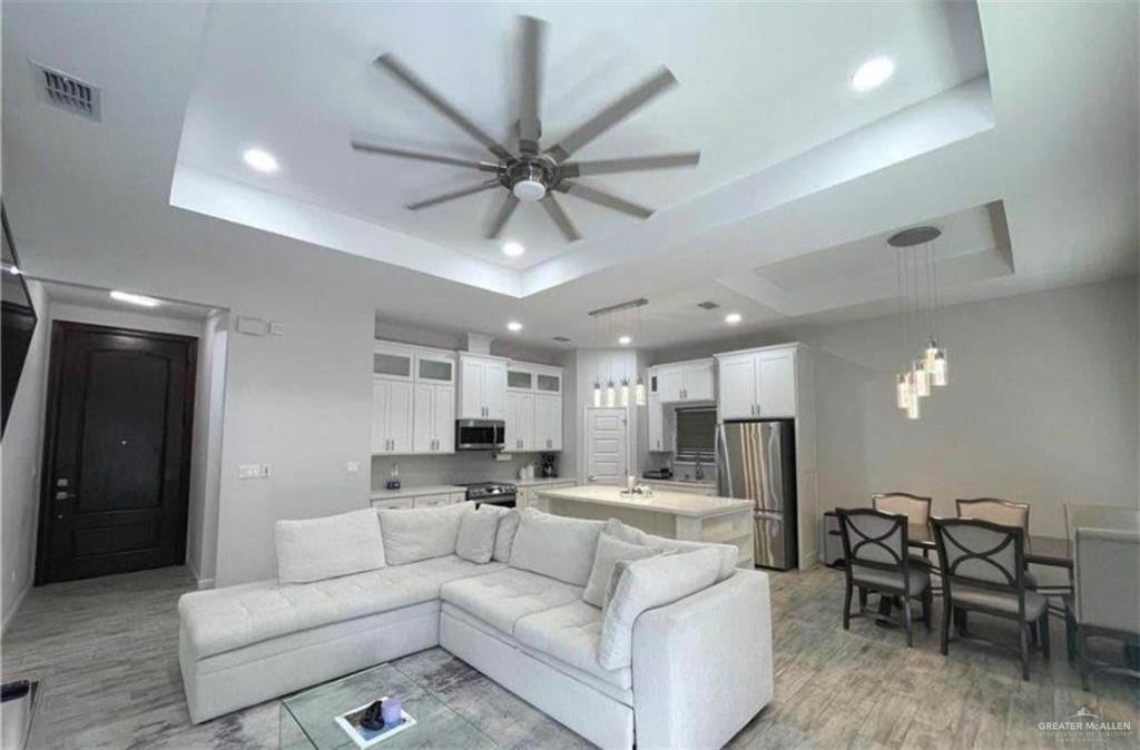 2910 E Bella Vista Ave - Photo 3 of 7