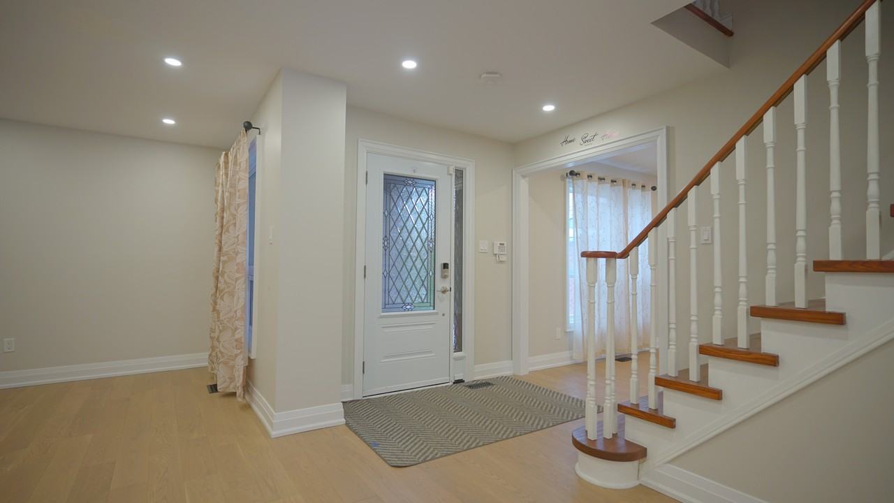 245 Ravenscroft Rd #MAIN - Photo 3 of 35