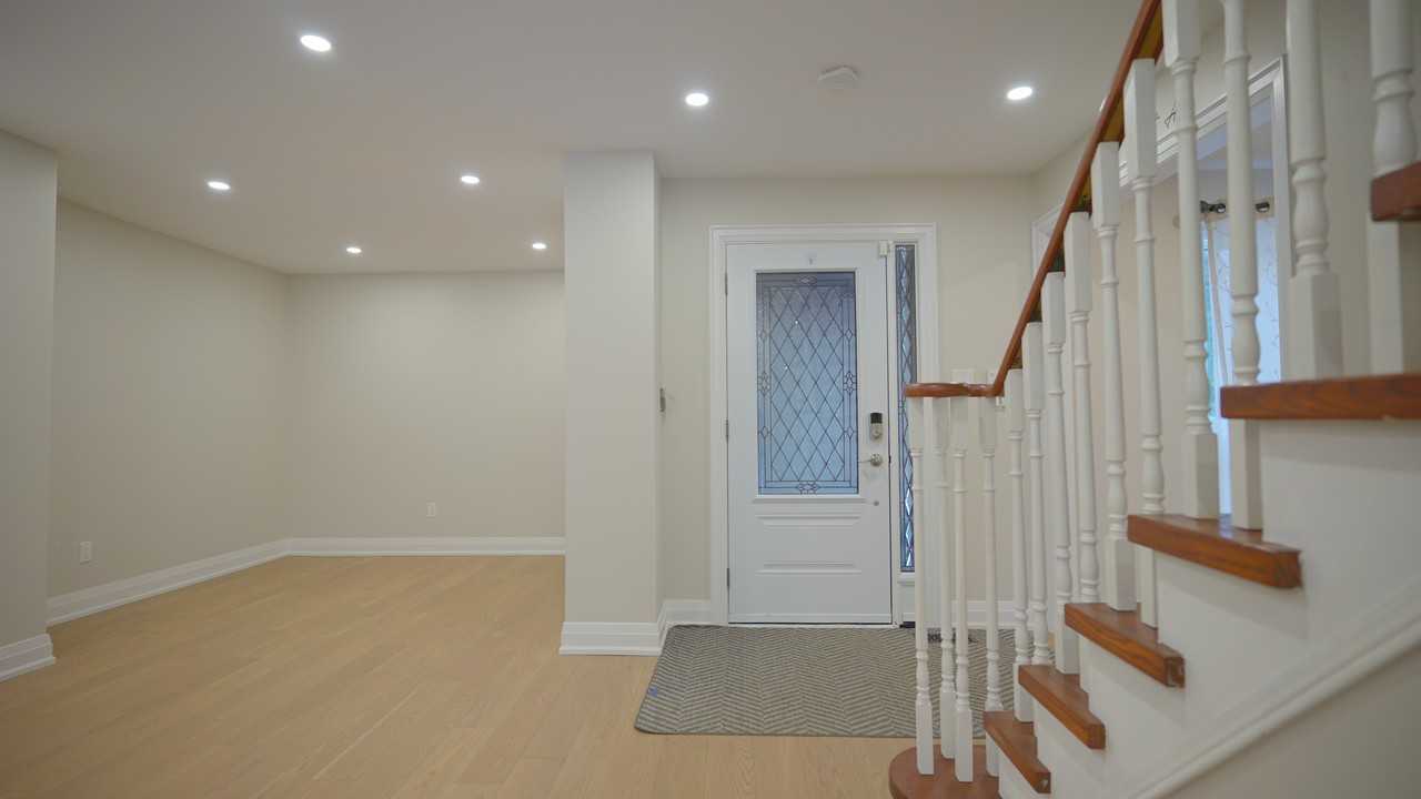 245 Ravenscroft Rd #MAIN - Photo 4 of 35