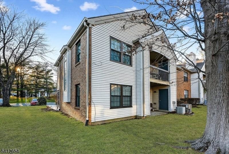 2406 Bayhead Dr - Photo 2 of 9