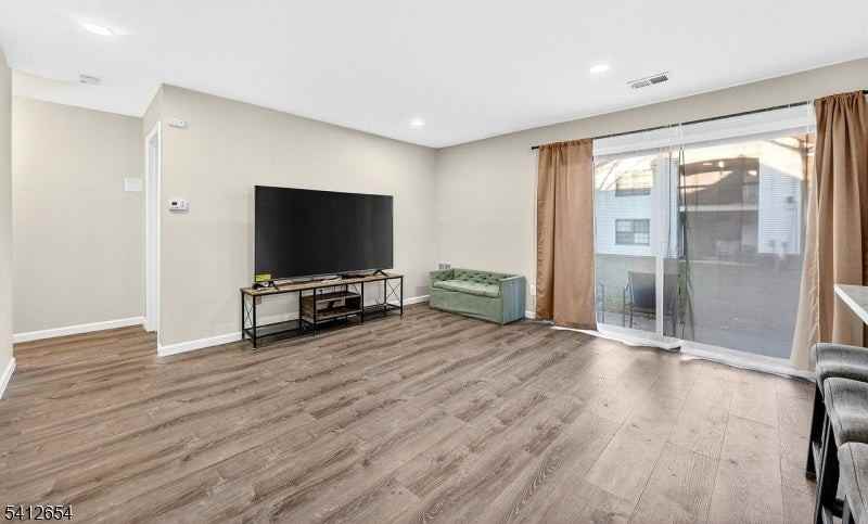 2406 Bayhead Dr - Photo 4 of 9
