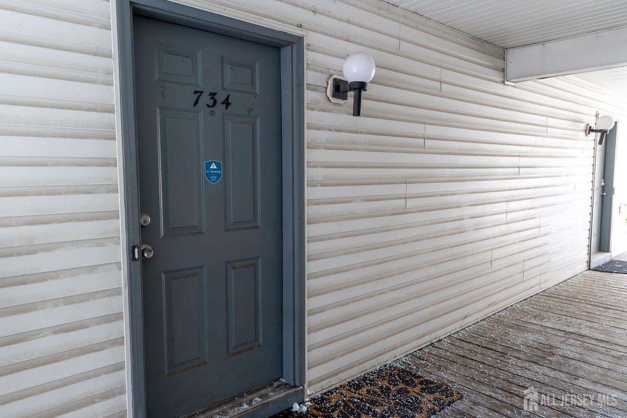 734 Waterford Dr - Photo 3 of 21