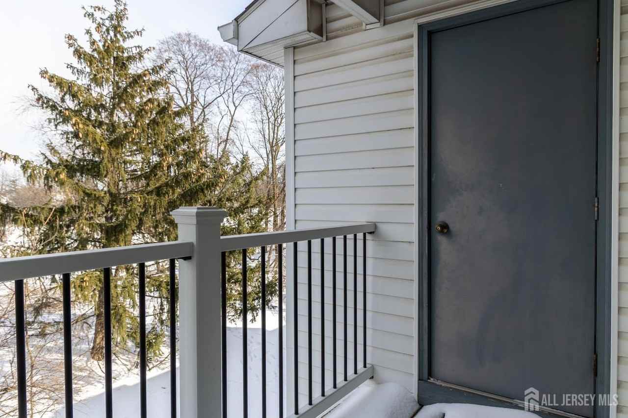 734 Waterford Dr - Photo 4 of 21