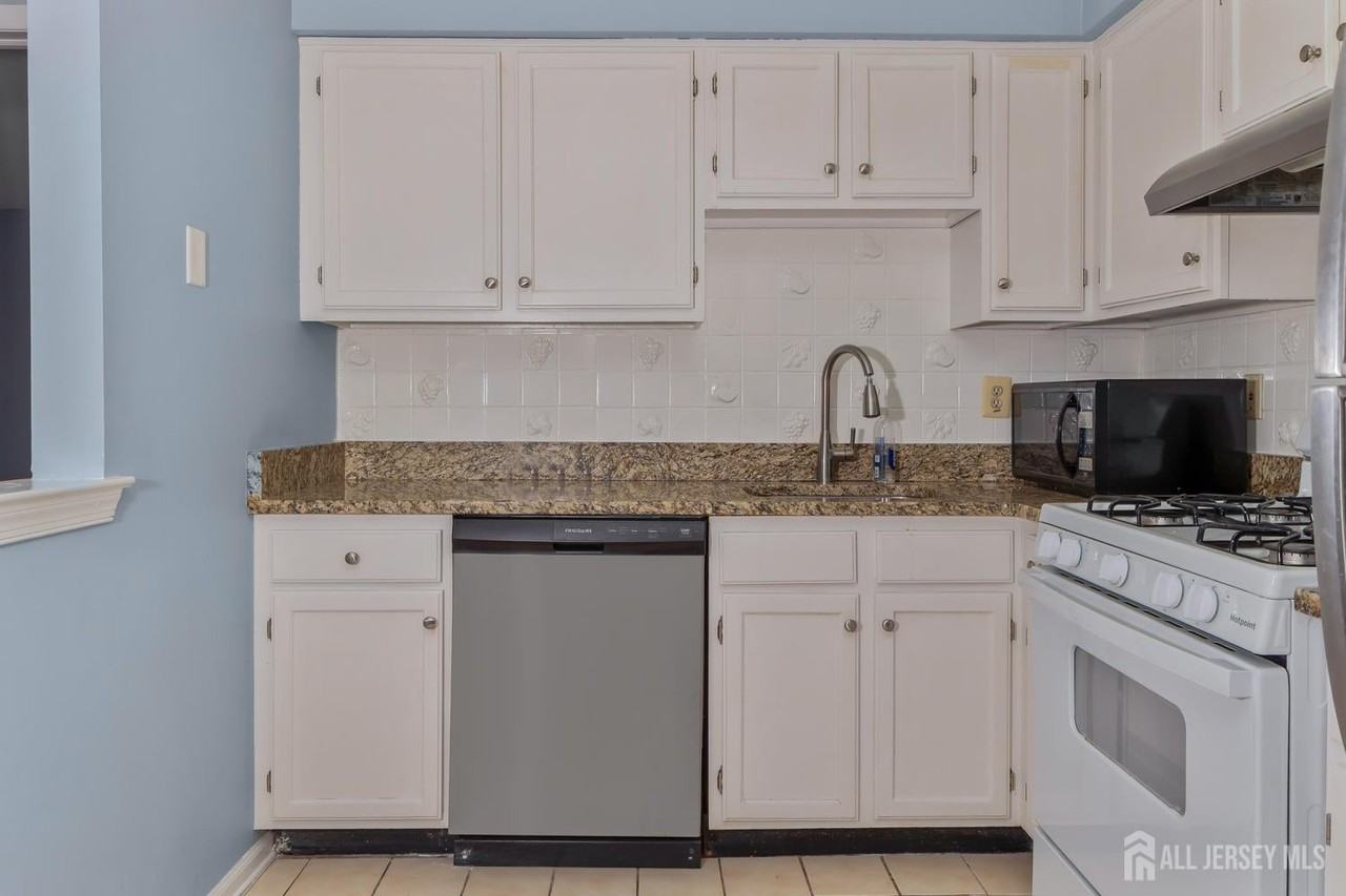 734 Waterford Dr - Photo 5 of 21