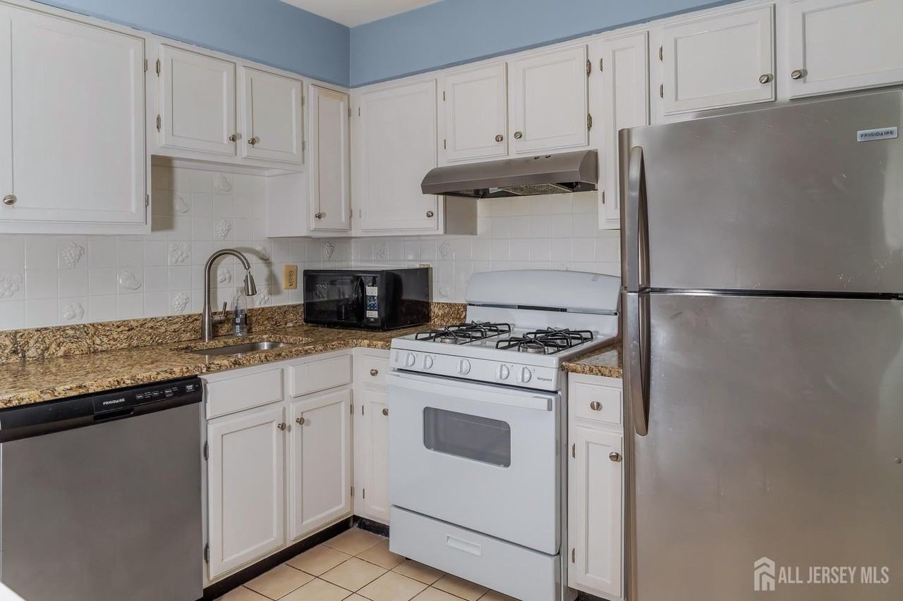 734 Waterford Dr - Photo 7 of 21