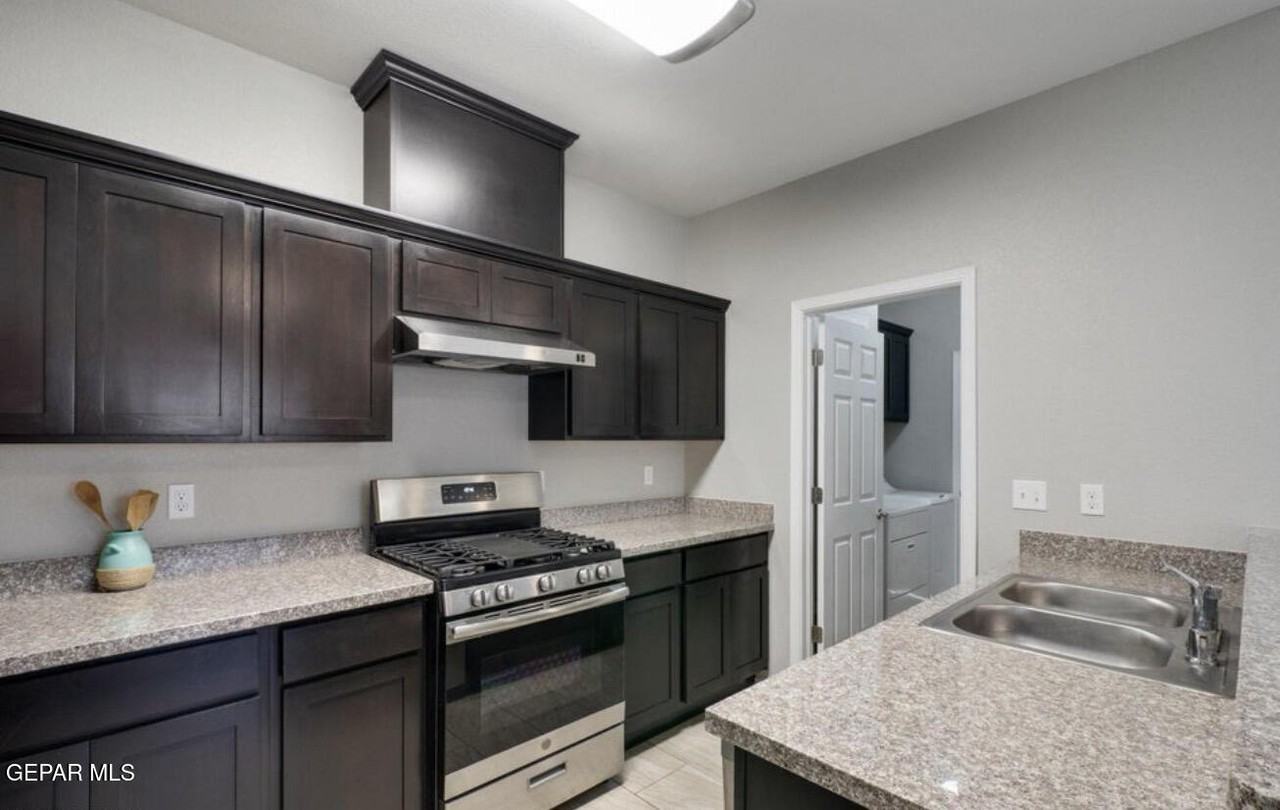 233 Atlantic Rd - Photo 5 of 12