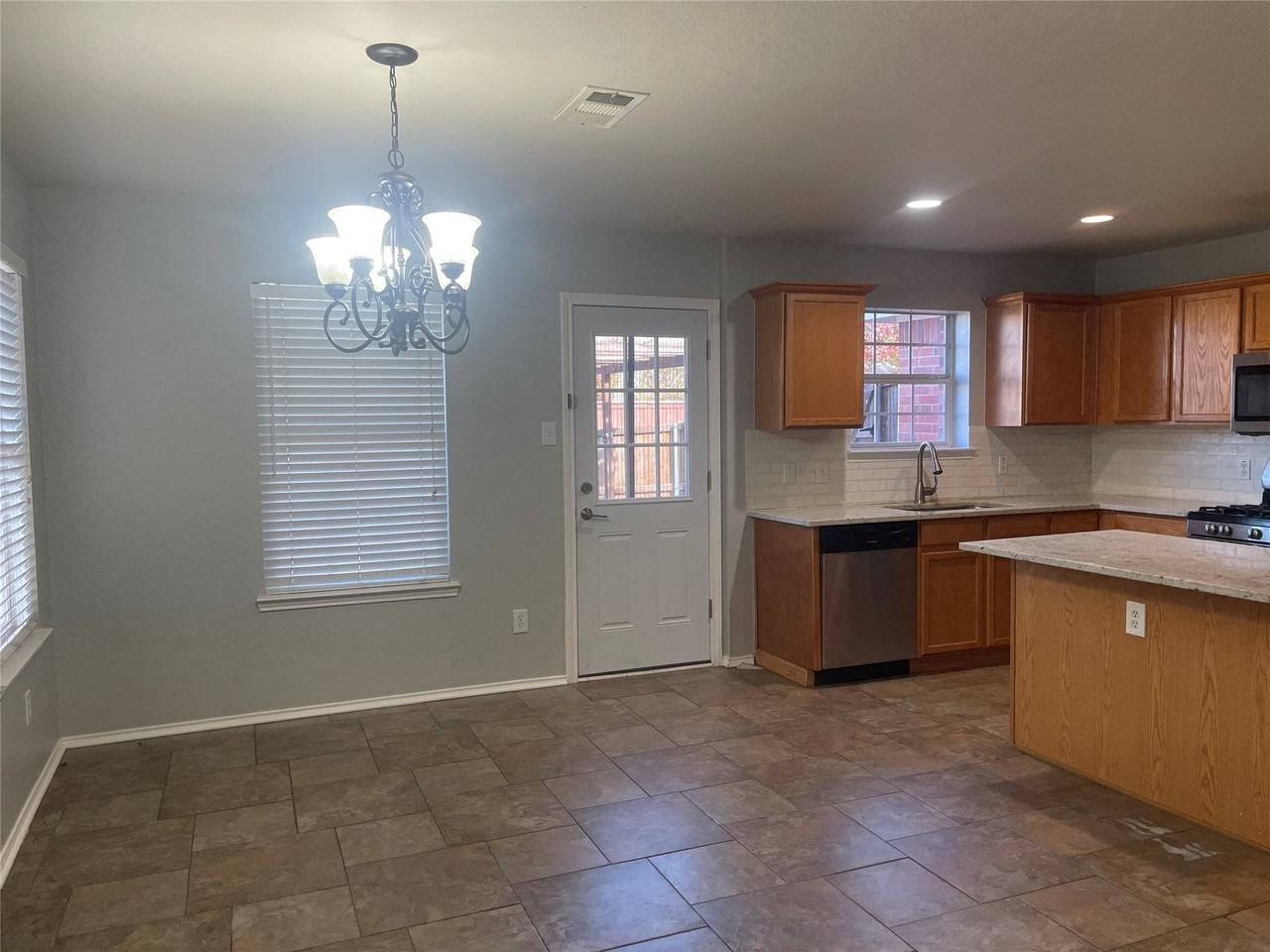 12226 Peak Cir - Photo 4 of 27