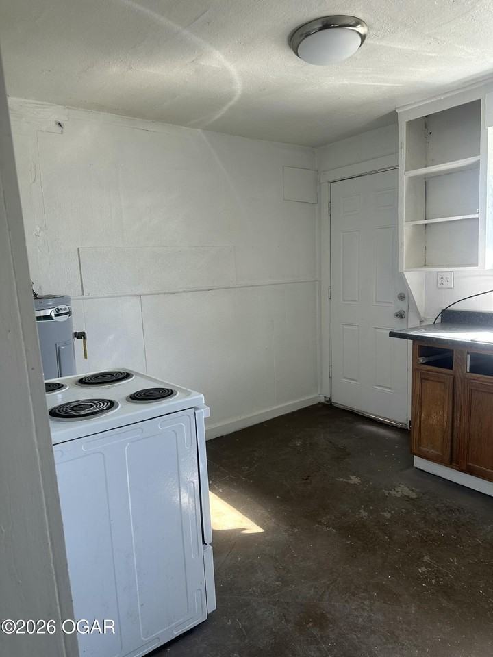 901 Roosevelt Ave Apt 5 - Photo 4 of 9