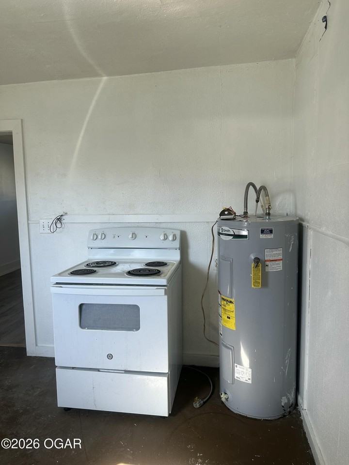 901 Roosevelt Ave Apt 5 - Photo 5 of 9