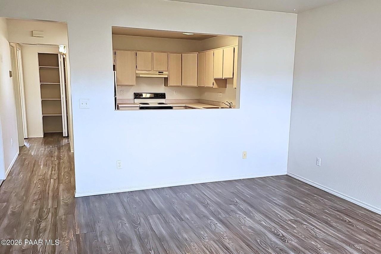 6069 N Rockland Dr Apt A - Photo 3 of 6