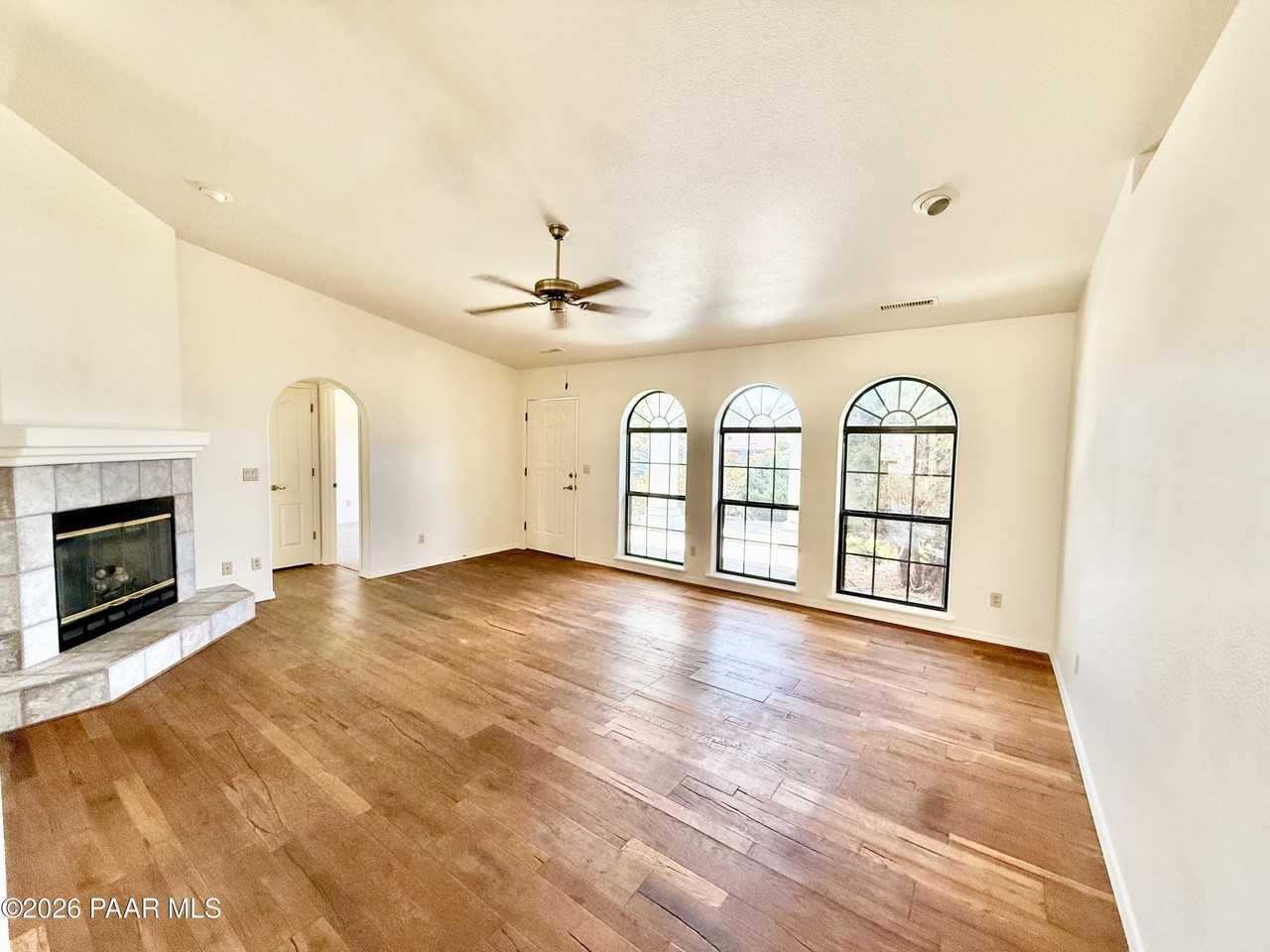 352 Prescott Dr - Photo 4 of 17