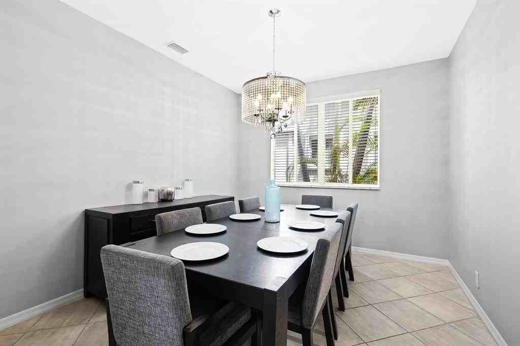 1204 Camellia Cir - Photo 3 of 25