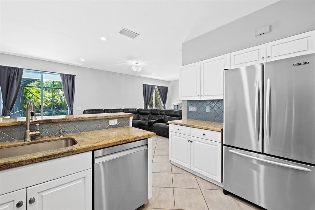 1204 Camellia Cir - Photo 5 of 25