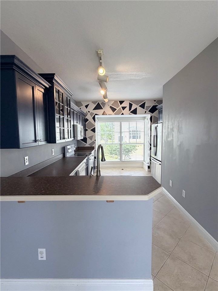 1630 42nd Sq Apt 104 #104 - Photo 4 of 35