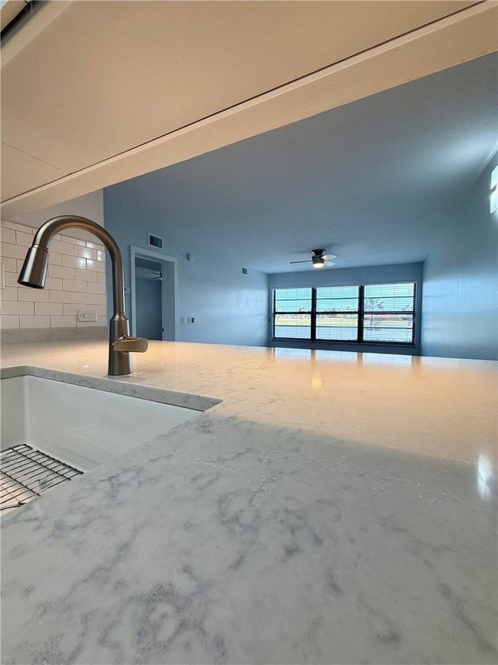 16 Plantation Dr Apt 105 - Photo 3 of 31