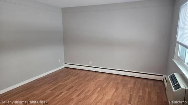 751 E Bennett Ave - Photo 3 of 6