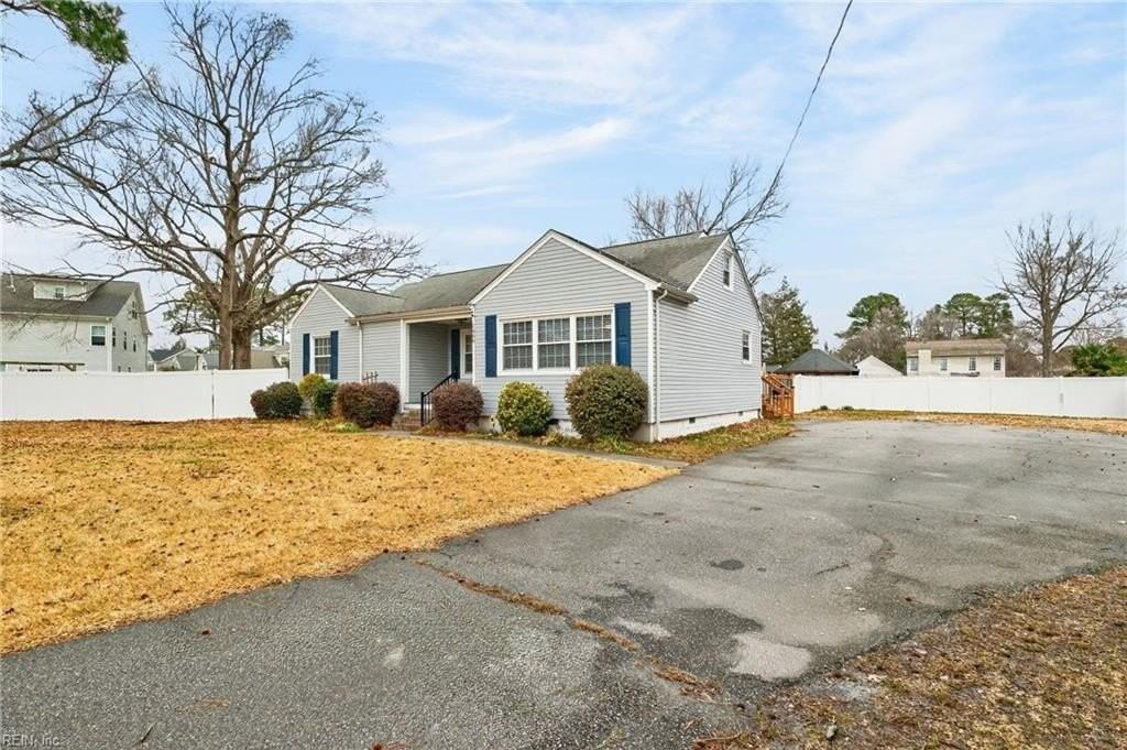 1666 Kempsville Rd - Photo 4 of 38