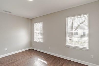 1601 Neshota DrUnit 98 #98 - Photo 4 of 15