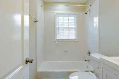 1601 Neshota DrUnit 98 #98 - Photo 7 of 15