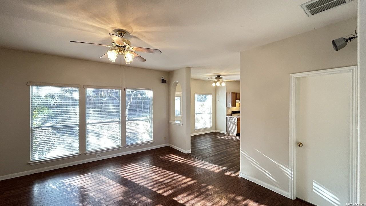 69 Lockspring - Photo 6 of 32