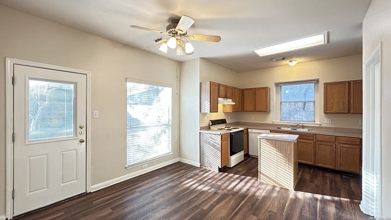 69 Lockspring - Photo 7 of 32