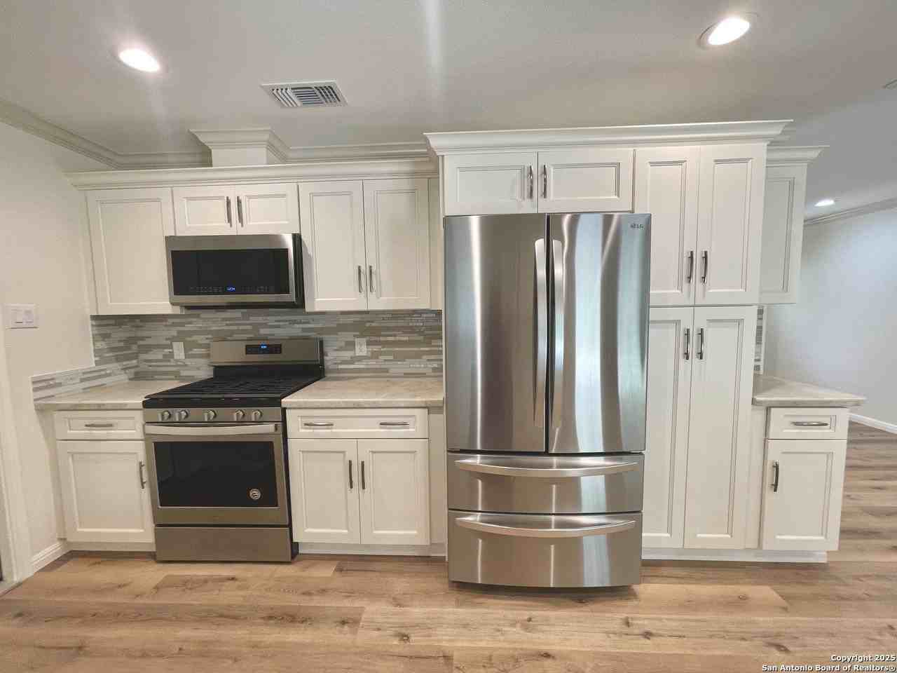 2612 Worldland Dr - Photo 7 of 19