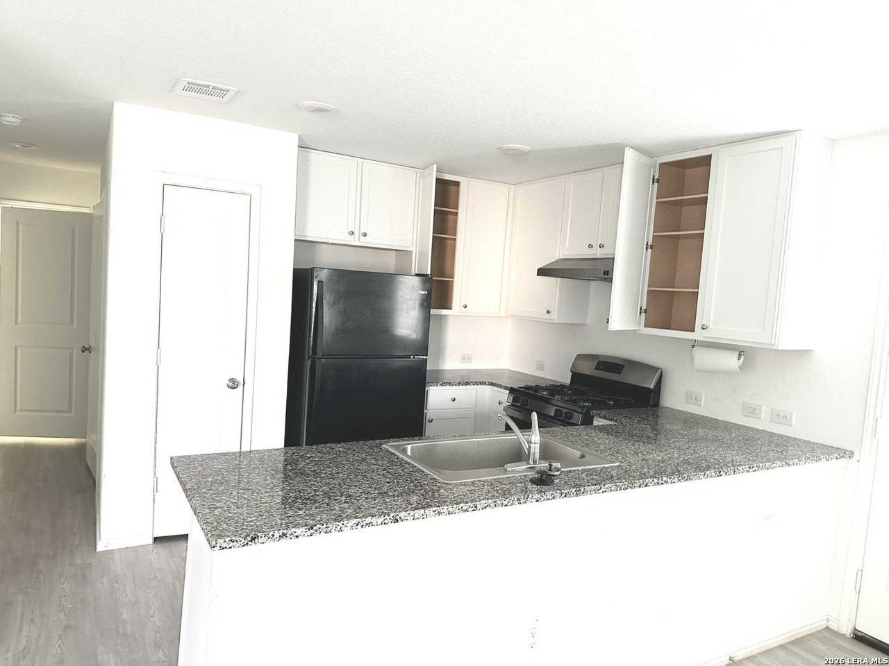 2819 Gustavo Dr - Photo 4 of 10