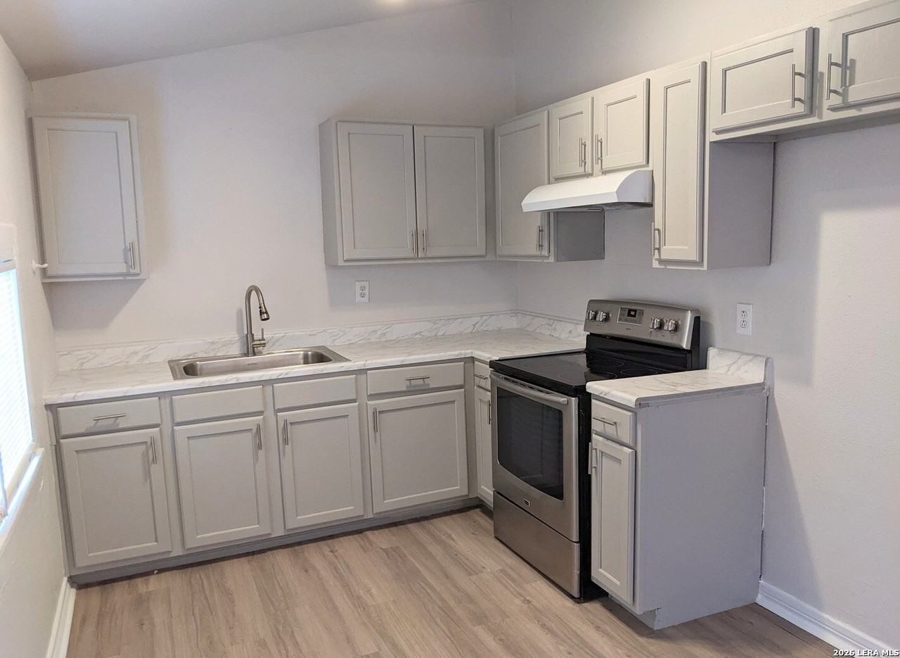 1023 Aganier Ave Unit 2 - Photo 3 of 5