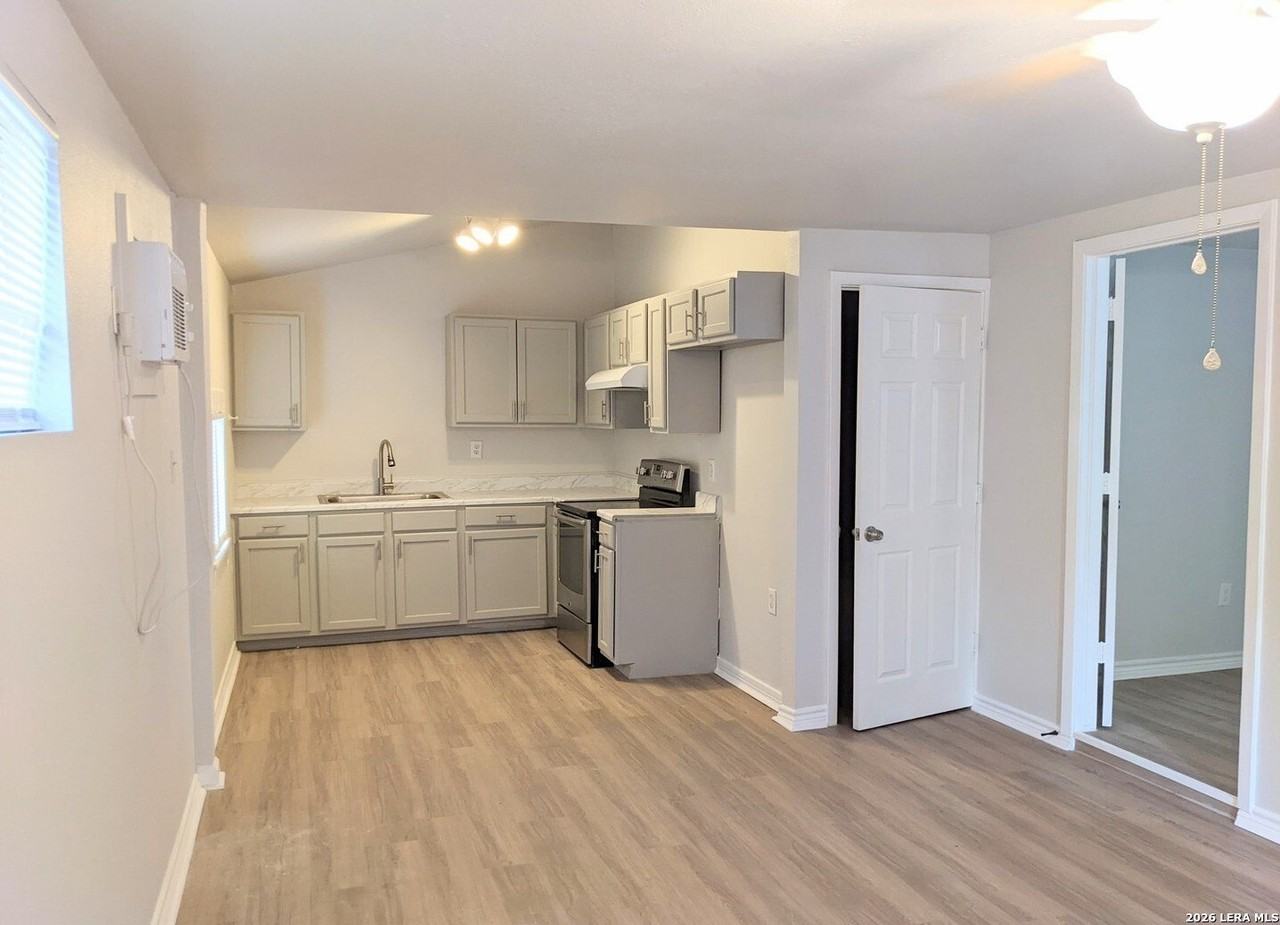 1023 Aganier Ave Unit 2 - Photo 4 of 5