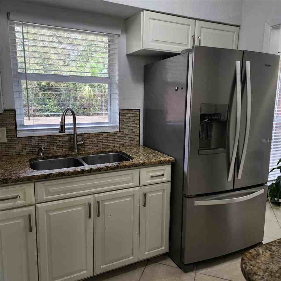 3925 Omega Ln - Photo 3 of 21